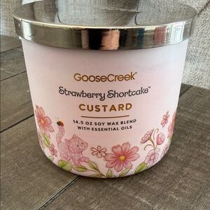 Goose Creek Strawberry Shortcake Custard Candle